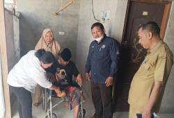 Senyum Bahagia Penyandang Disabilitas Terima Bantuan Kaki Palsu