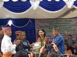 Serahkan Izin Resmi Tata Boga SMK Sadar Wisata, Julie Sutrisno Ajak Promosikan Potensi Wisata NTT