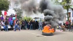 Jelang Pembacaan Putusan Sengketa Lapangan Gembira, Massa Demo Kantor Pengadilan Negeri Makale