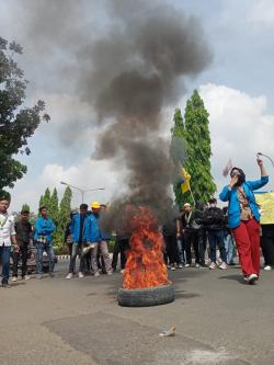 Mahasiswa PMII Karawang Tuntut Legislatif Interpelasi Pemda Soal Kekosongan Jabatan