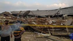 Waduh, Minimarket di Pasirjambu Kabupaten Bandung Roboh Rata Tanah