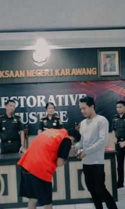 Ditahan Dua Bulan, Pencuri Ponsel ini Menangis Saat Mendapat Restorative Justice