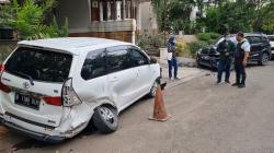 Diduga karena Kelelahan, Pengemudi Tabrak 4 Mobil di Perumahan Mewah Kelapa Gading