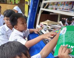 Perpustakaan Keliling Tingkatkan Minat Baca Siswa