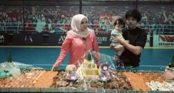 Wow! Atta Halilintar dan Aurel Hermansyah Bikin Tumpeng Panjang Rayakan Tercpaianya 30 Juta Subscrib