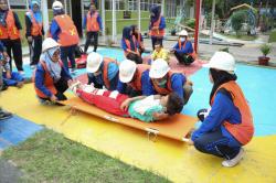 SLB YPAC Gelar Simulasi Penanganan Bencana Gempa Bumi dan Kebakaran