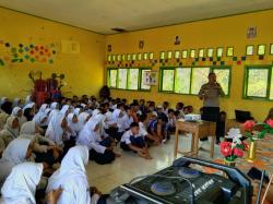 Cegah Kenakalan Remaja Polisi Giri Mulya Lakukan Sosialisasi ke Sekolah