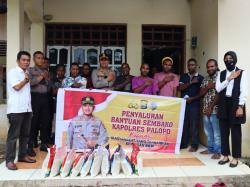 Kapolres Palopo Bagikan Beras ke Mahasiswa Papua