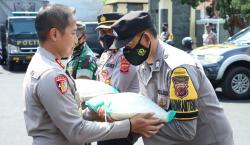 Polres Ciamis Salurkan Bansos Kepada Masyarakat Dampak Penyesuaian Harga BBM