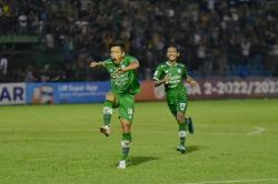 Tendangan Bebas Ahmad Bustomi Bawa PSMS Medan Menang Lawan Semen Padang 