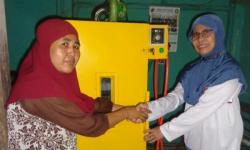 UMP Bantu Mesin Oven untul Tingkatkan Kualitas dan Harga Jual Gula Semut