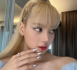 Cantiknya Kuku Lisa Blackpink, Berikut Tren Nail Art ala Korea