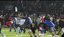 Detik-detik Tragedi Kerusuhan di Stadion Kanjuruhan, Suporter Berdesakan Cari Jalan Keluar