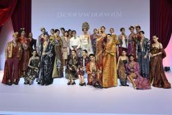 Langkah Denny Wirawan Memadukan Keindahan Batik Kudus dengan Kain Bali