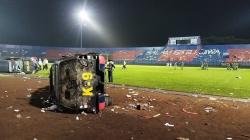 Ricuh di Stadion Kanjuruhan, Fasilitas Rusak dan Mobil Polisi Dibakar, Ini Kronologisnya