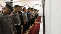 Tragedi Kanjuruhan, Personel Polresta Samarinda Gelar Salat Gaib dan Tahlilan