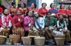 Berkebaya Bersama Ibu Negara di Solo