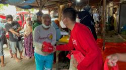 Bantu Warga Tingkatkan Daya Tahan Tubuh, BINDA Jatim Bagikan Paket Multi Vitamin