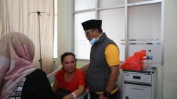Ketua DPRD Indramayu Jenguk Inisiator UU Perkawinan  di RSUD