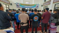 Aliansi Supporter Tasikmalaya dan Polres Tasikmalaya Kota Gelar Sholat Ghaib untuk Korban Kanjuruhan