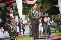 Danrem 162/WB di HUT TNI ke-77 Ingatkan Polri Saudara Kandung TNI