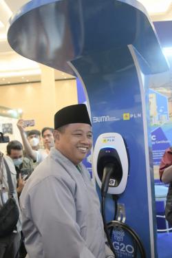 Wagub Jabar Jamin Investasi di Jabar Mudah dan Aman 