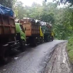 Truk-truk Sampah Antre Menuju TPA Ciangir Kota Tasikmalaya, Ini Penjelasan Dinas Lingkungan Hidup