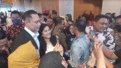 Emak-Emak Serbu AHY di Taman Ismail Marzuki,  Ingin Foto Bareng hingga Diteriaki Wapres