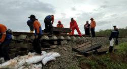 Perbaikan Jalur KA Amblas di Cilacap Terus Dikebut Untuk Meningkatkan Kecepatan Kereta