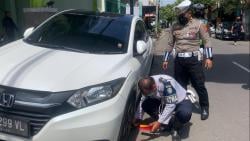 Langgar Parkir, Petugas Gembok Roda Kendaraan