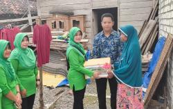 Babinsa dan Persit Koramil Baureno Kodim Bojonegoro Bakti Sosial di  HUT  ke- 77 TNI