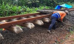 Rel Jalur Selatan Ambles, Kedatangan Sejumlah Kereta Api di Stasiun Purwokerto Terlambat