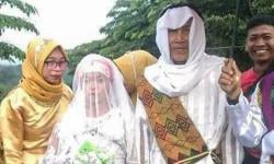 Heboh! Kakek 78 Tahun Nikahi ABG 18 Tahun di Filipina