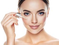 Yuk Intip Waktu Terbaik Saat Pakai Serum Gel Mata, Begini Penjelasannya