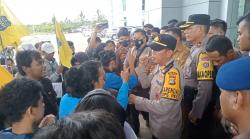 Bawa Tiga Tuntutan, Massa PMII Demo di Depan Kantor Bupati Mateng
