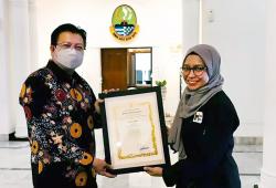 Aktif Publikasikan Berita, Walkot Depok Dianugerahi Penghargaan Tokoh Literasi Digital 2022