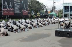Meminta Maaf Atas Tragedi Kanjuruhan, Ratusan Polisi di Malang Lakukan Hal Ini