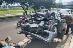 Truk Tangki Air Dihajar Honda Brio, Saat  Siram Taman di Tangsel