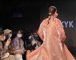 Jedai Hercules dan Hairlastic Aksesori Rambut Buatan Indonesia Tampil di Seoul Fashion Week