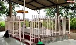 Merinding, Inilah Penampakan Makam Kuno yang Dijaga Ketat Sepasang Ular Hitam