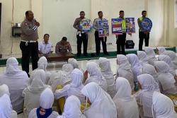 Edukasi Keselamatan Berlalu-lintas Sejak Dini, Satlantas Polres Aceh Barat Sambangi Sekolah