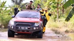 Wawali Palopo, Rahmat Masri Bandaso Terjun Langsung Bagikan Sembako ke Korban Banjir di Telluwanua