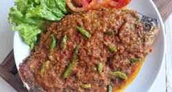 Mungkin Ada Stok Ikan Gurame di Rumah, Enaknya Dimasak Bumbu Rujak Pedas Manis