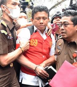 Ada Apa ya?  Ferdy Sambo Selalu Bawa Buku Hitam saat Pelimpahan di Kejagung, Ternyata Ini Isinya