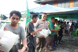 Libatkan Mahasiswa, Polresta Mamuju Salurkan Bantuan Pengungsian Korban Banjir Di Kalukku