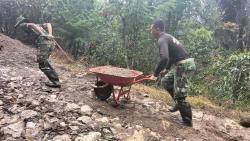 Merajut Asa di Pelosok Negeri, TNI bangun Rabat Beton untuk Warga dan Anak Sekolah di Tana Toraja