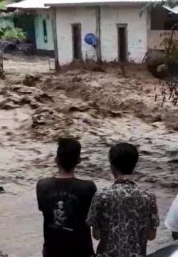 Banjir Bandang Disertai Longsor Landa Kawasan Wisata Senggigi dan Lombok Utara