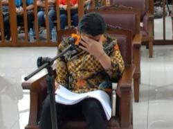 Sikap Tak Wajar Ferdy Sambo Didepan Majelis Hakim, Coret Surat Dakwaan dan Pijit Kepala