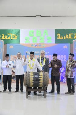 Uu Ruzhanul: Pemuda, Jangan Gengsi Belajar Bahasa Arab!