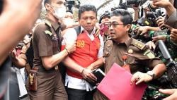 Saksi Sopir Ambulans: Jasad Brigadir J Tergeletak Berlumuran Darah